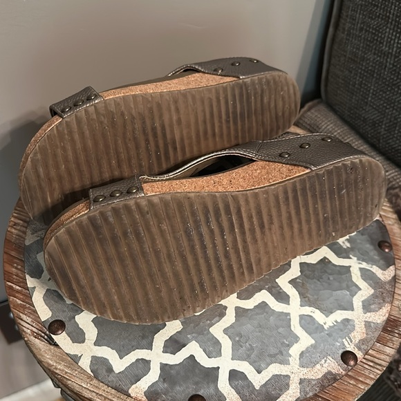 Stylish Corky’s Volta Women's Metallic Low wedge - Picture 2 of 5